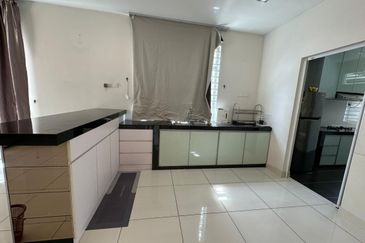 Taman Nusa Duta, Double Storey Semi-D For Rent