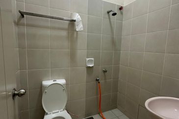 Taman Nusa Duta, Double Storey Semi-D For Rent