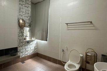 Taman Nusa Duta, Double Storey Semi-D For Rent