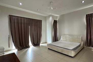 Taman Nusa Duta, Double Storey Semi-D For Rent