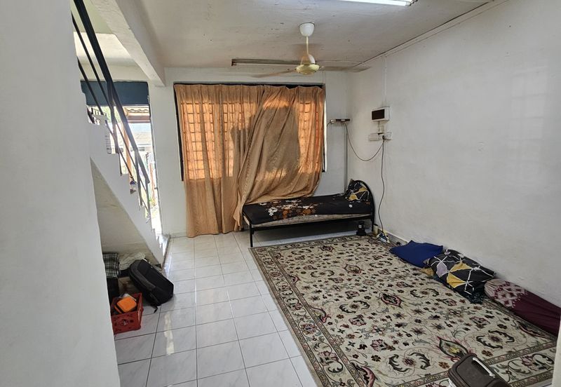 Double Storey low cost house For Sale, Tmn Johor Jaya, Jln Ros merah ,Johor Bahru 