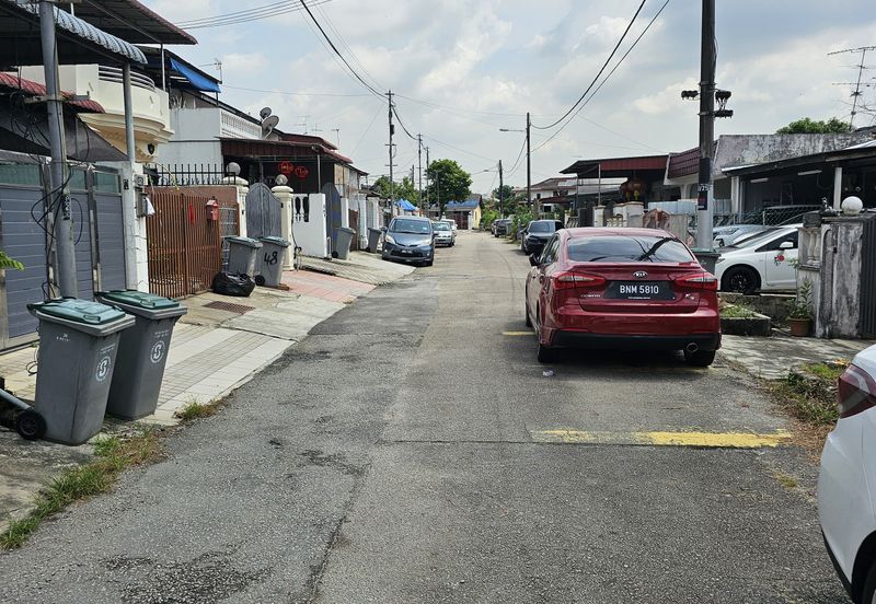 Double Storey low cost house For Sale, Tmn Johor Jaya, Jln Ros merah ,Johor Bahru 