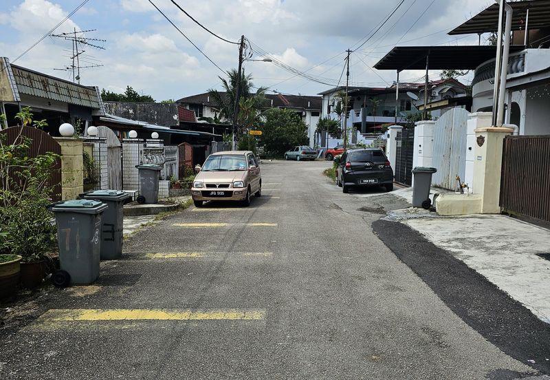 Double Storey low cost house For Sale, Tmn Johor Jaya, Jln Ros merah ,Johor Bahru 