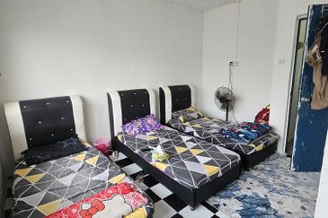 Double Storey low cost house For Sale, Tmn Johor Jaya, Jln Ros merah ,Johor Bahru 