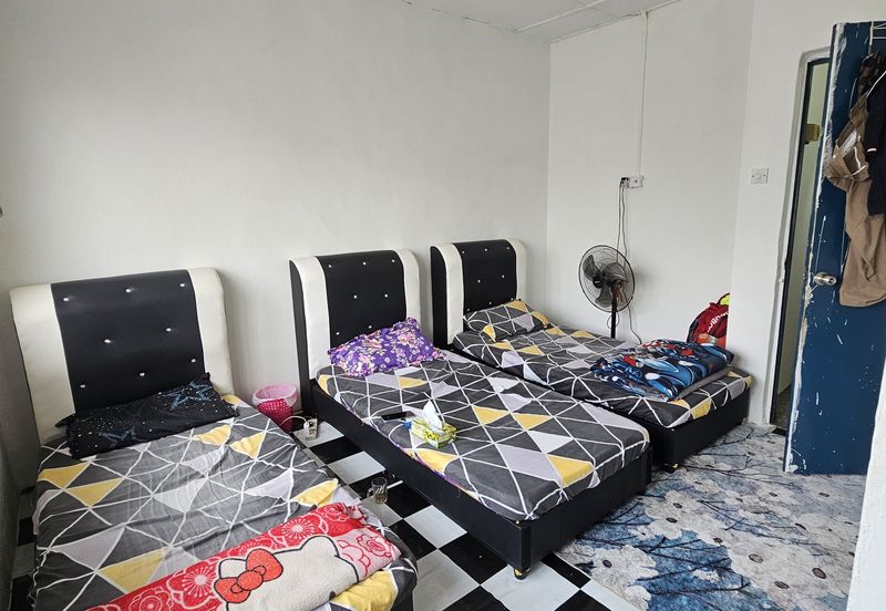 Double Storey low cost house For Sale, Tmn Johor Jaya, Jln Ros merah ,Johor Bahru 