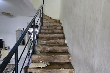 Double Storey low cost house For Sale, Tmn Johor Jaya, Jln Ros merah ,Johor Bahru 