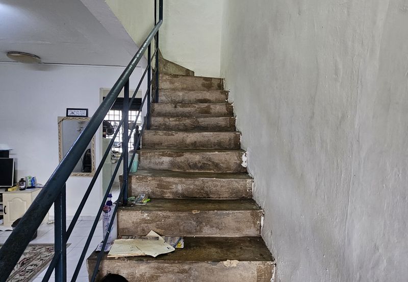 Double Storey low cost house For Sale, Tmn Johor Jaya, Jln Ros merah ,Johor Bahru 