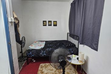 Double Storey low cost house For Sale, Tmn Johor Jaya, Jln Ros merah ,Johor Bahru 