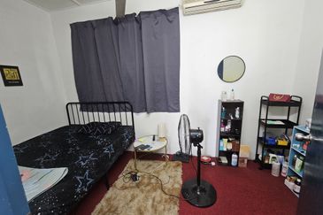 Double Storey low cost house For Sale, Tmn Johor Jaya, Jln Ros merah ,Johor Bahru 