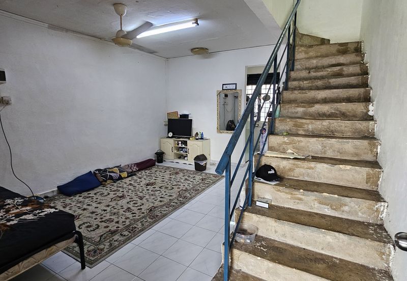 Double Storey low cost house For Sale, Tmn Johor Jaya, Jln Ros merah ,Johor Bahru 