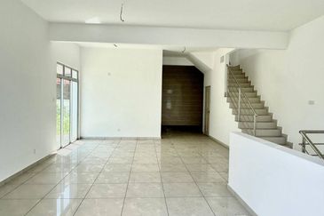 Tmn Kempas Utama, Jln Kempas Utama 1/××, 2.5 Storey Cluster House For Sale