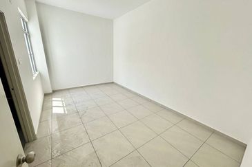 Tmn Kempas Utama, Jln Kempas Utama 1/××, 2.5 Storey Cluster House For Sale