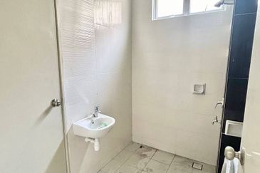 Tmn Kempas Utama, Jln Kempas Utama 1/××, 2.5 Storey Cluster House For Sale