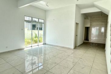 Tmn Kempas Utama, Jln Kempas Utama 1/××, 2.5 Storey Cluster House For Sale