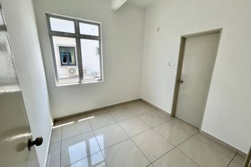 Tmn Kempas Utama, Jln Kempas Utama 1/××, 2.5 Storey Cluster House For Sale