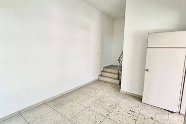 Tmn Kempas Utama, Jln Kempas Utama 1/××, 2.5 Storey Cluster House For Sale