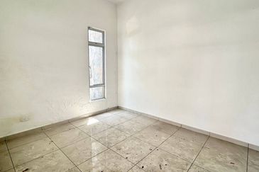 Tmn Kempas Utama, Jln Kempas Utama 1/××, 2.5 Storey Cluster House For Sale