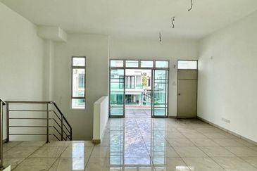 Tmn Kempas Utama, Jln Kempas Utama 1/××, 2.5 Storey Cluster House For Sale