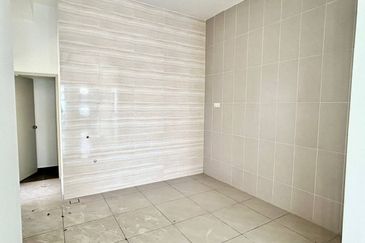 Tmn Kempas Utama, Jln Kempas Utama 1/××, 2.5 Storey Cluster House For Sale