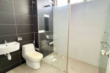 Tmn Kempas Utama, Jln Kempas Utama 1/××, 2.5 Storey Cluster House For Sale