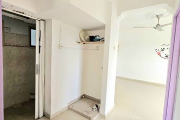 Medium Cost Flat For Sale, Tmn Pelangi Indah, Jln Cantik ,Ulu Tiram 