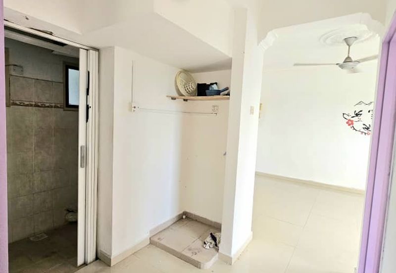 Medium Cost Flat For Sale, Tmn Pelangi Indah, Jln Cantik ,Ulu Tiram 