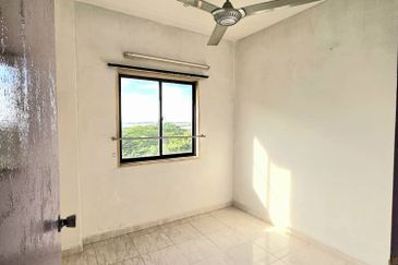 Medium Cost Flat For Sale, Tmn Pelangi Indah, Jln Cantik ,Ulu Tiram 