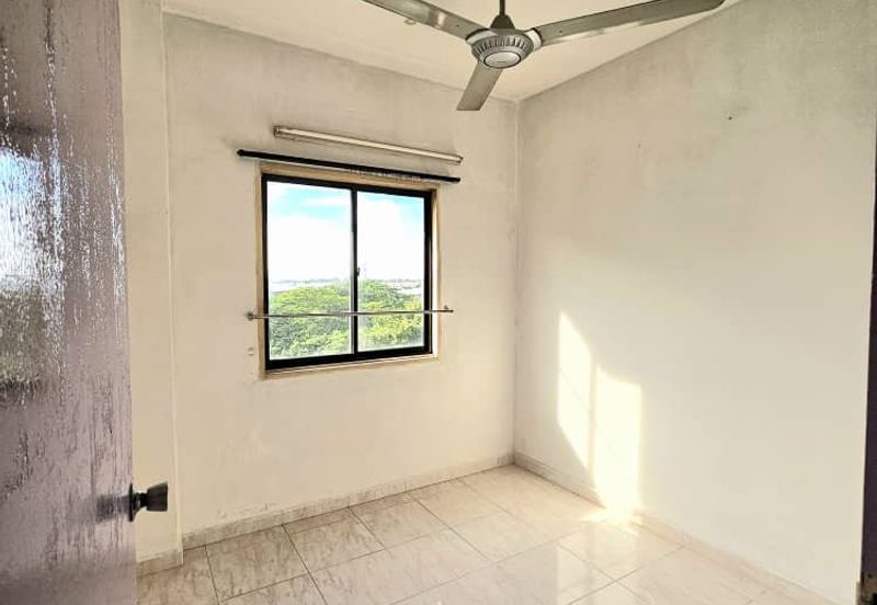 Medium Cost Flat For Sale, Tmn Pelangi Indah, Jln Cantik ,Ulu Tiram 