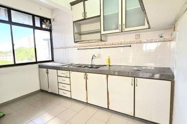 Medium Cost Flat For Sale, Tmn Pelangi Indah, Jln Cantik ,Ulu Tiram 