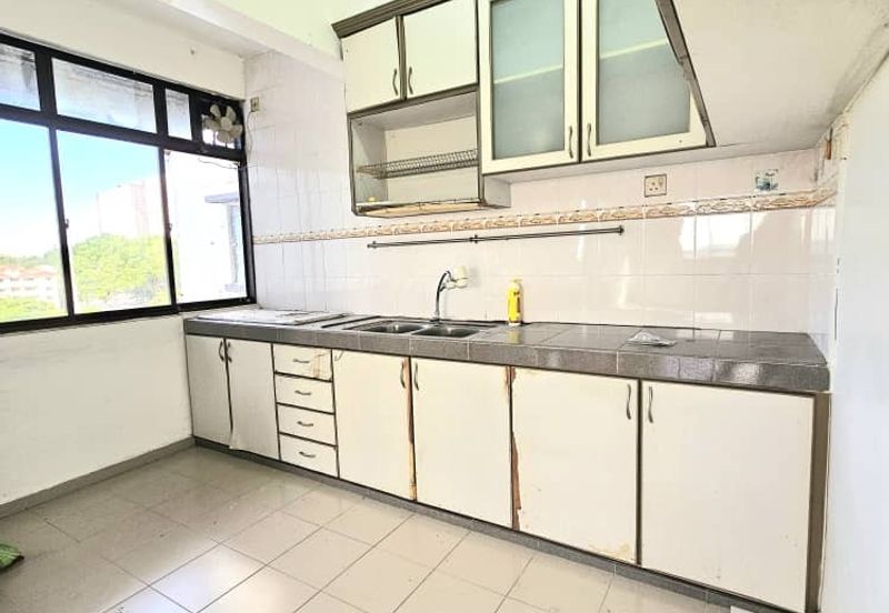 Medium Cost Flat For Sale, Tmn Pelangi Indah, Jln Cantik ,Ulu Tiram 