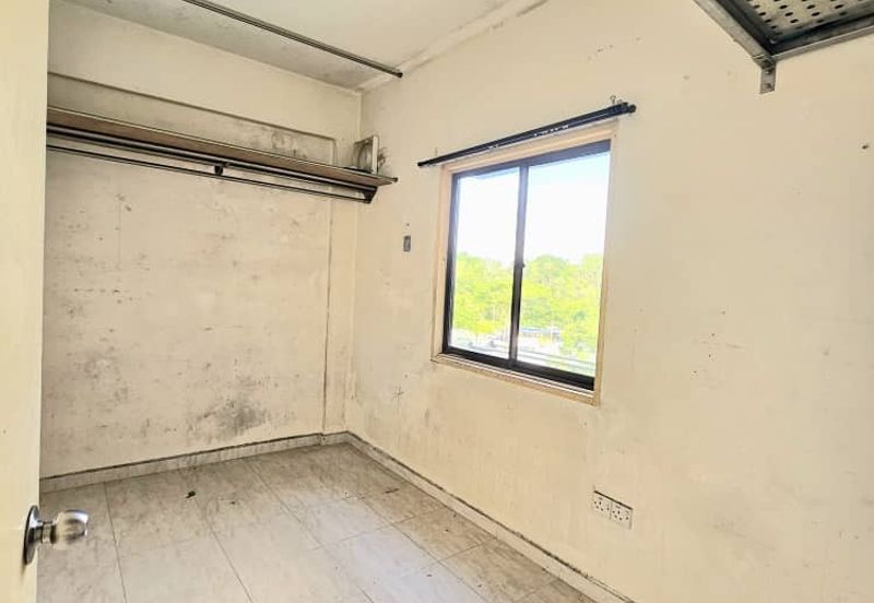 Medium Cost Flat For Sale, Tmn Pelangi Indah, Jln Cantik ,Ulu Tiram 