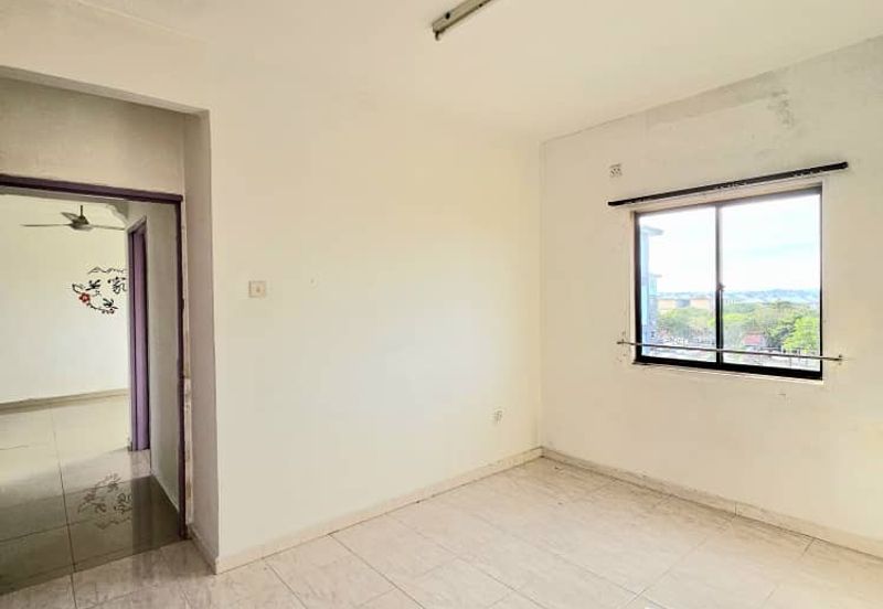 Medium Cost Flat For Sale, Tmn Pelangi Indah, Jln Cantik ,Ulu Tiram 
