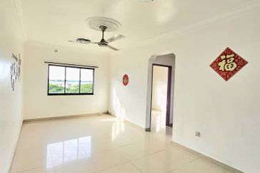 Medium Cost Flat For Sale, Tmn Pelangi Indah, Jln Cantik ,Ulu Tiram 