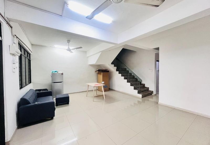 Double Storey House For Rent, Jln Anggerik, Taman Johor Jaya