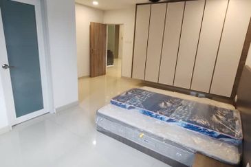 Double Storey Corner House For Rent, Jln EJ 9, Taman Ehsan Jaya 