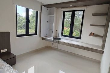 Double Storey Corner House For Rent, Jln EJ 9, Taman Ehsan Jaya 