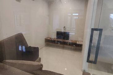 Double Storey Corner House For Rent, Jln EJ 9, Taman Ehsan Jaya 