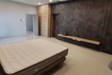 Double Storey Corner House For Rent, Jln EJ 9, Taman Ehsan Jaya 