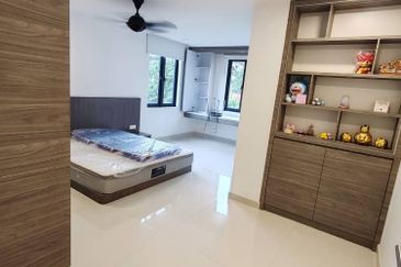 Double Storey Corner House For Rent, Jln EJ 9, Taman Ehsan Jaya 