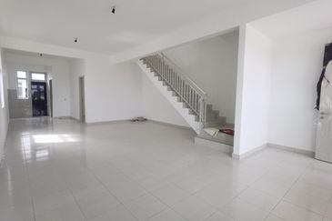 Erica Meridin East,Pasir Gudang, Double Storey End-Lot House For Sale 
