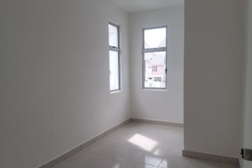 Erica Meridin East,Pasir Gudang, Double Storey End-Lot House For Sale 