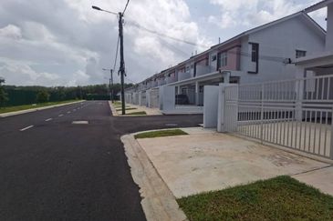 Erica Meridin East,Pasir Gudang, Double Storey End-Lot House For Sale 