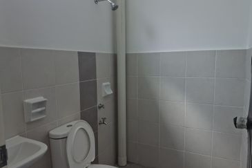 Erica Meridin East,Pasir Gudang, Double Storey End-Lot House For Sale 