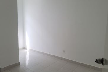 Erica Meridin East,Pasir Gudang, Double Storey End-Lot House For Sale 