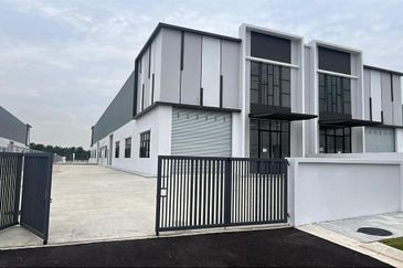 2.5 Storey Semi-D Factory For Rent, Apex Bizhub, Jln Desa Tropika, Tmn Perindustrian Puncak, Desa Cemerlang, Ulu Tiram 