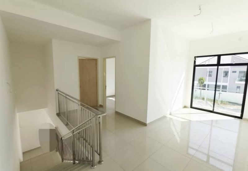 Tmn Mount Austin, Austin Mutiara, Double Storey Cluster Corner House For Sale 