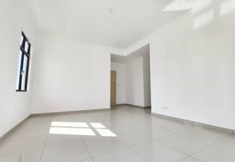 Tmn Mount Austin, Austin Mutiara, Double Storey Cluster Corner House For Sale 