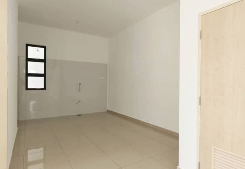 Tmn Mount Austin, Austin Mutiara, Double Storey Cluster Corner House For Sale 