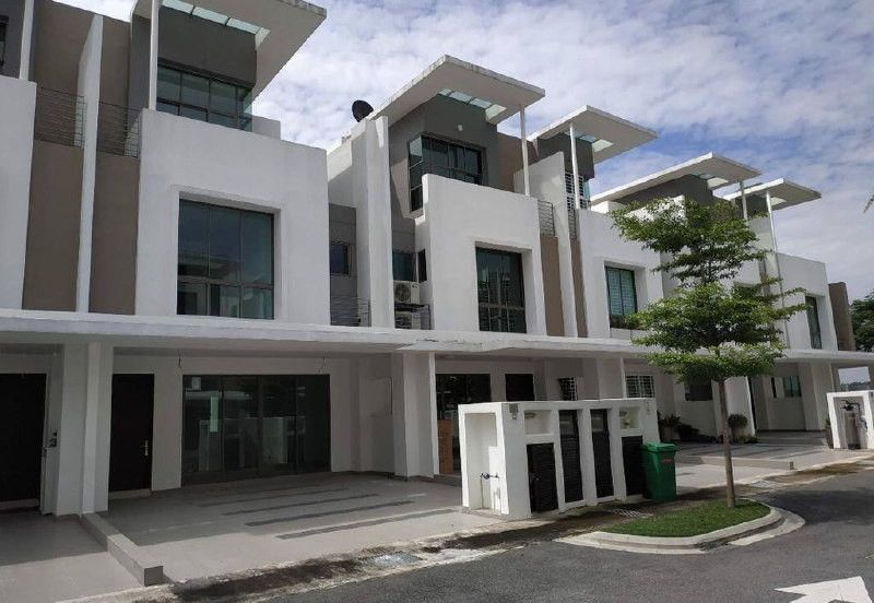 Lake Point Residence