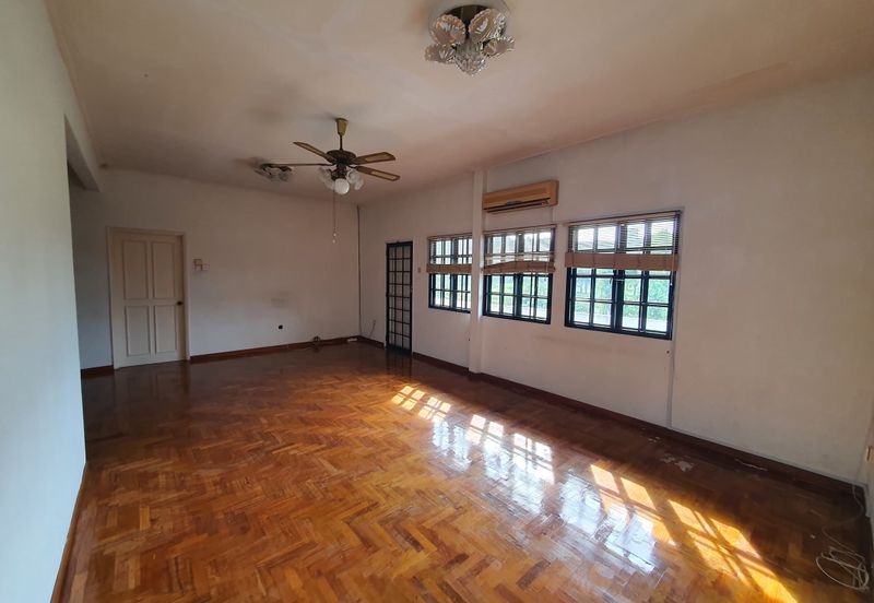 SL 8, Bandar Sungai Long